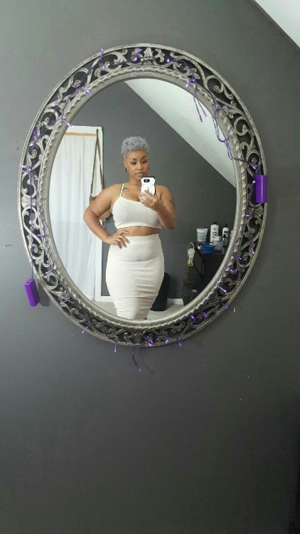 proteinpills:  eyerollgoddess:  👽  You look so damn good. Please tell me where you got this two piece set from 