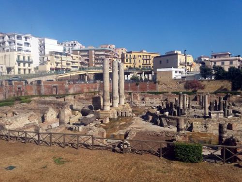 Macellum, PozzuoliA large Roman shopping mall from Flavian era. Location must have been pretty good 