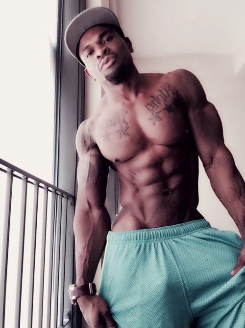 blackmalefreaks:  ♀ BLΔCK-MΔLE-FREΔKS ♂ #TeamFreaks #Blackmalefreaks #lgbt  Yes mmm