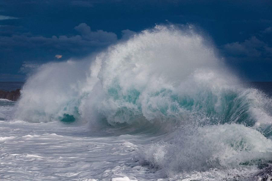 nubbsgalore:  explossions in the sea. photos by giovanni allievi along the italian