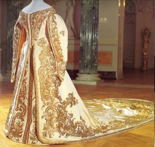 Alexandra Feodorovna and one of her court dresses. Alexandra was born Princess Alix of Hesse in 1872