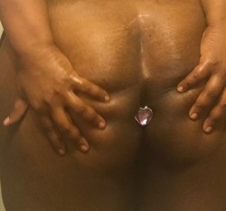 thesexy-bbw:  I’m getting back to training. I haven’t been getting any anal action lately so I need to get myself trained again so I can be ready for it.