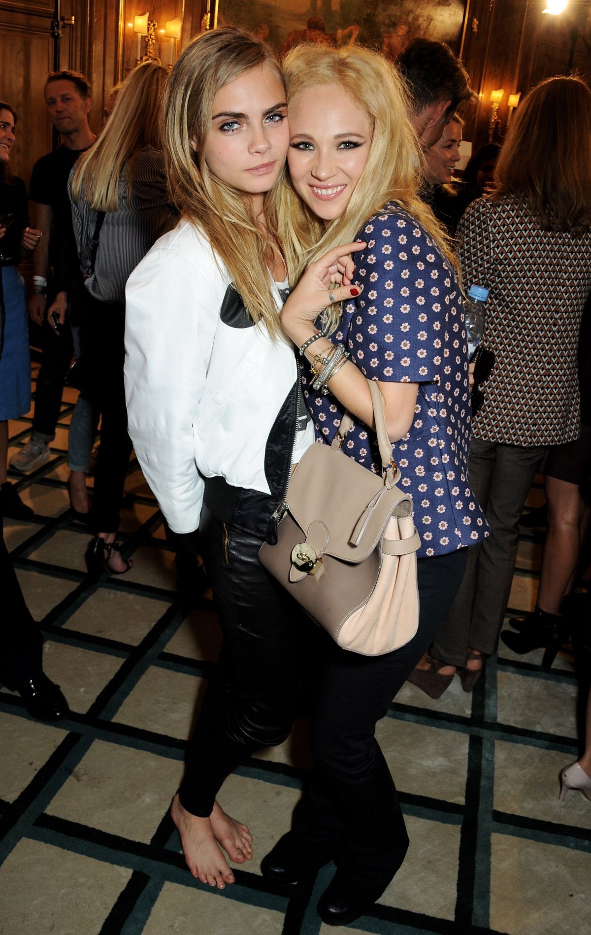 godsandgirls:  Cara Delevingne &amp; Juno Temple &lt;3