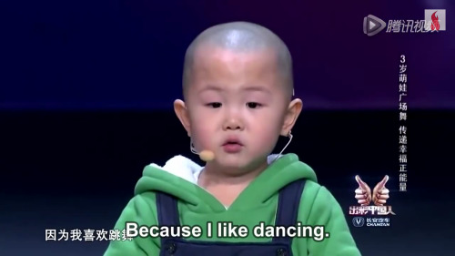 the-salt-janitor:towritelesbiansonherarms: How is this kid only 3? I call shenanigans.Video of his d