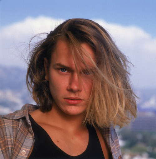 ohyeahpop:River Phoenix (1970 - 1993), 1988  - Photo by Nancy R. Schiff