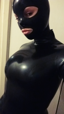 rubber-ghost:finally got myself a catsuit &lt;3 i feel so cute.