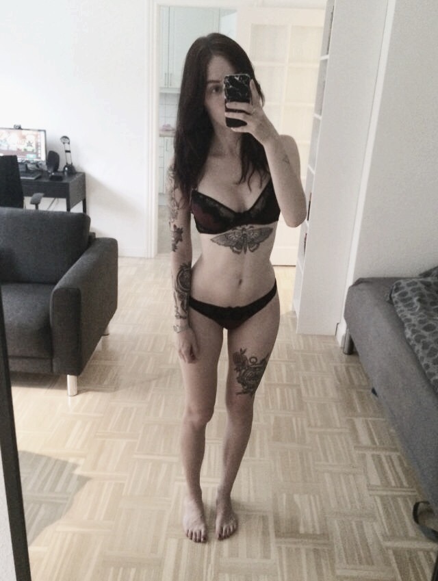 dumb-y0uth:  My apartment is looking better and better! (I’m kinda blocking the