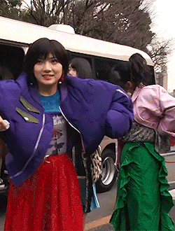 akb48love:naachan whipping out the hand warmers