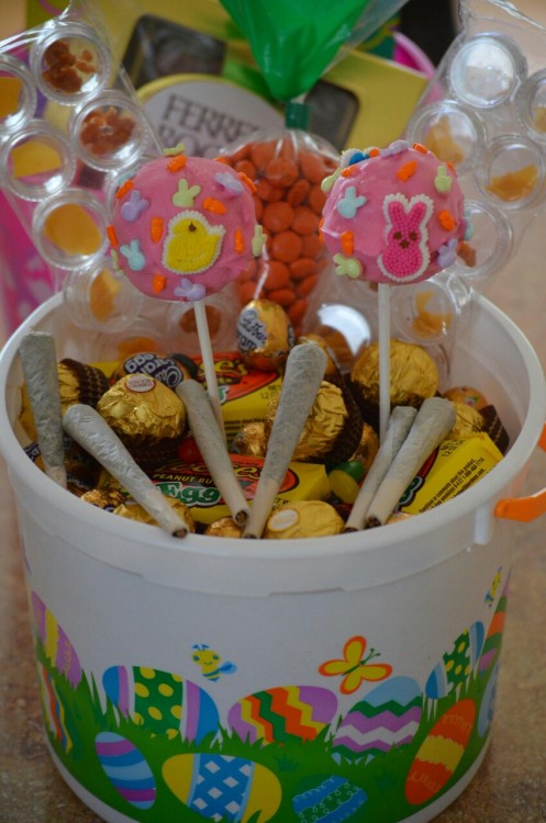 incredible-kush:  About to get down on some raws & kush cake pops