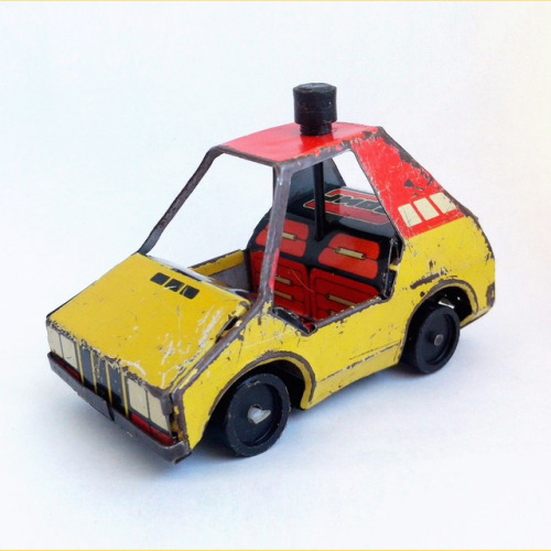 1970s Soviet Tin Toy Car With Flywheel(Source: Ebay/Unknown)