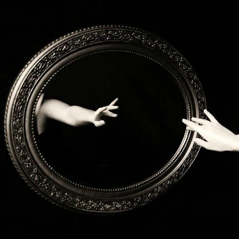 charllesmacaulay:  The Night Circus by Erin Morgenstern “The circus arrives without warning. N