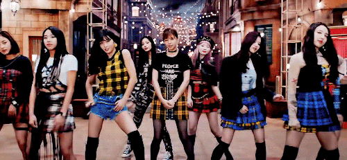 lesbiansana:♡ center jeongyeon ♡