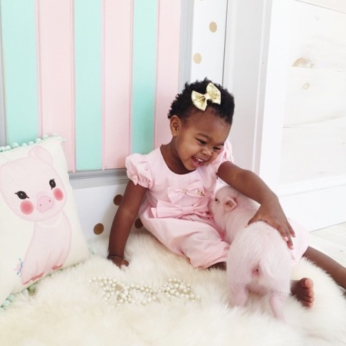 glam-librarian:realemobabe:This is LexiThis is too cute for words.