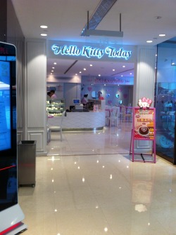 bethsadventure:  THERE IS A HELLO KITTY CAFE