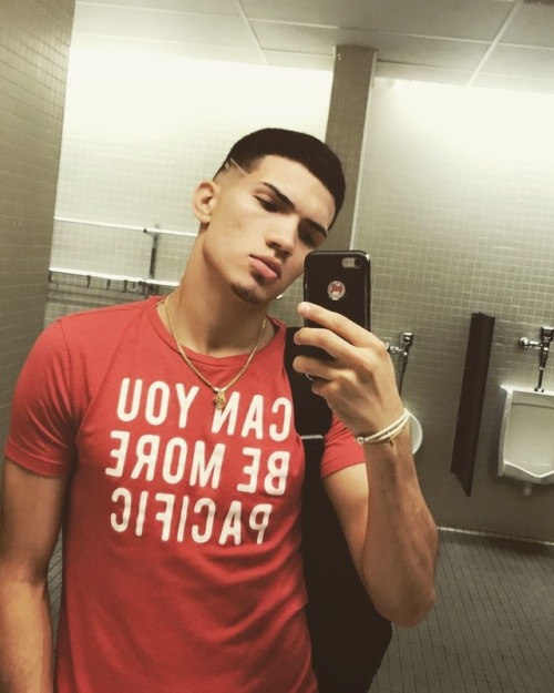 bellacosmalospr: SebastianColombiano en Orlando, Florida