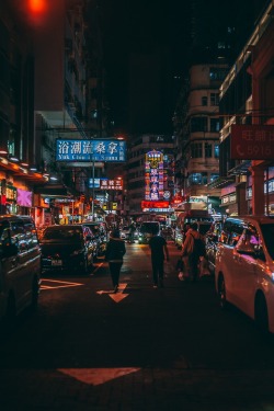 colorogasm:  Night in Hong Kong Photo by Tomasz Ganclerz   