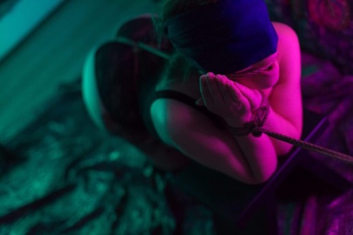 Sex strictly-nawa-kitsune:Ropes, neon lights pictures