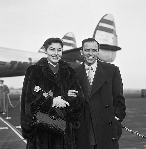 francisalbertsinatra:  Frank Sinatra and Ava Gardner arrive at LaGuardia Airport