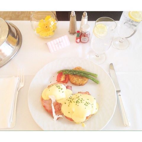 Take me back to this breakfast at the Beverly Hills Hotel! #jetlag #roomservice #beverlyhillshotel #