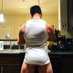 musclegay79: FOOD TIME!! WHITE #TankTop #gay