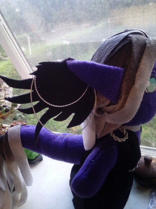 card-queen:PLUSH DOLL COMMISSIONSTrying to help my mother out with her business, so I’m showing off 