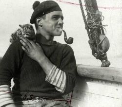 desaparecidos:Sailor with a kitten, 1912. 