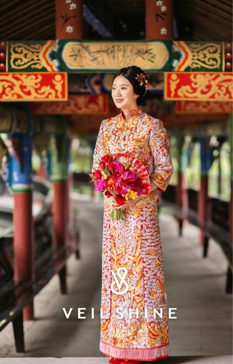 Traditional Chinese wedding dress. Type: 龙凤褂 long-feng-gua.