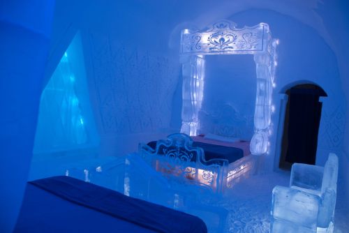 elsaofarendelle:Here’s a first look at Disney’s “Frozen” themed guest suite at Quebec City’s Hôtel d