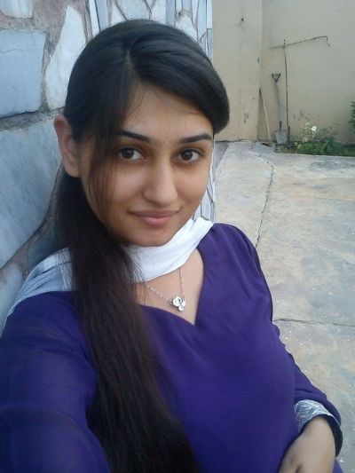 gorgeous pakistani hot babe selfie part 2/4 - Tumbex