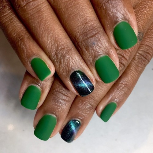 New holiday green from the @disneysnutcracker @opi Collection topped with matte top coat from @kupa_