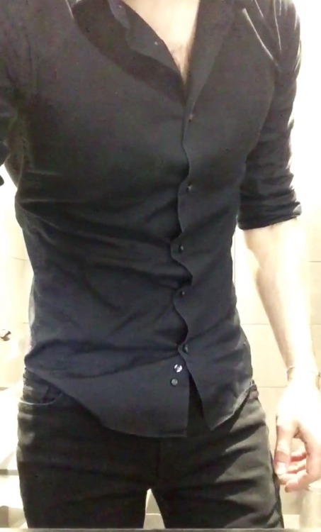 hungdownunder:  For more hot guys, follow me at:http://hungdownunder.tumblr.com/