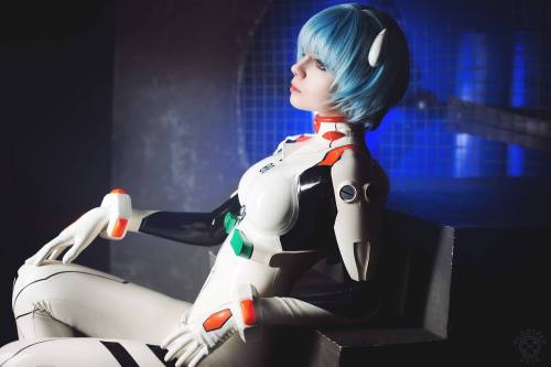 dreamerinchastity:  A lot of awesome fun Evangelion Cosplay!!! You all did great!