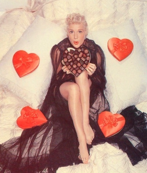  Vintage Hollywood actresses in Valentine’s Day poses - (1920’s - 1950s) 