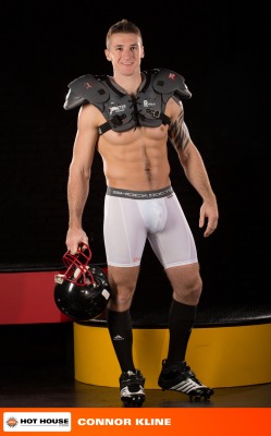 jockbrad:  Swimmers, wrestlers, football players / singlets, jockstraps, speedos and spandex!http://jockbrad.tumblr.com/