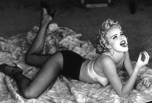 neonsugar:  by ellen von unwerth 