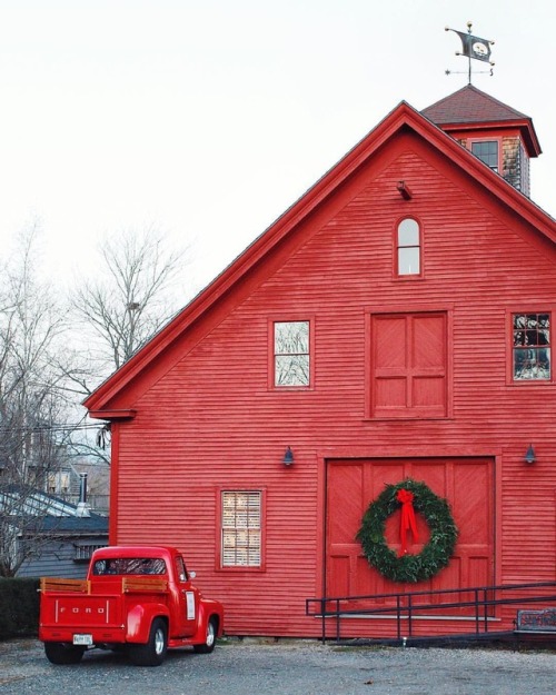 oldfarmhouse: Kennelport, Maine instagram.com/jackiegreaney