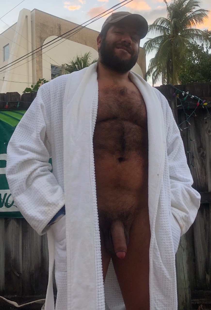 phd-bullrider:  openrobe:    Papa bear and his lil’ cub!