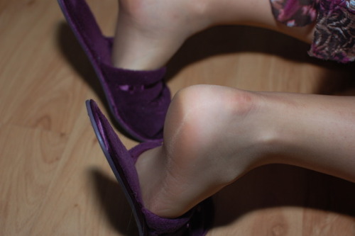 pleased1234:  #legs #pantyhose #soles #sexy