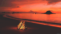 rebel-heart-gypsysoul:Campfire in the beach