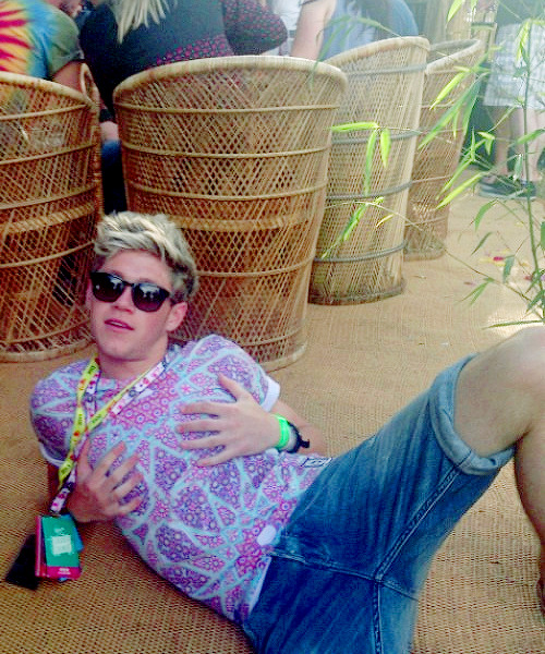 mr-styles:  tulisasinstagram: Look at this fucker, he thinks he’s so smooth hahahahahahahahahahah 