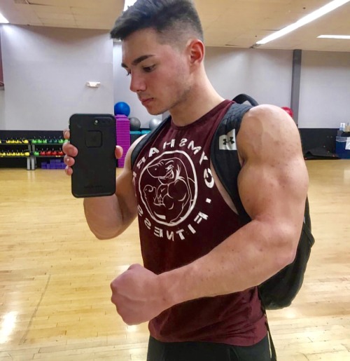 musclboy:  “I can’t wait to see the look on my ex-girlfriends face…”
