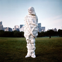 Annie Leibovitz - Christo, New York City, Central Park, 1981.