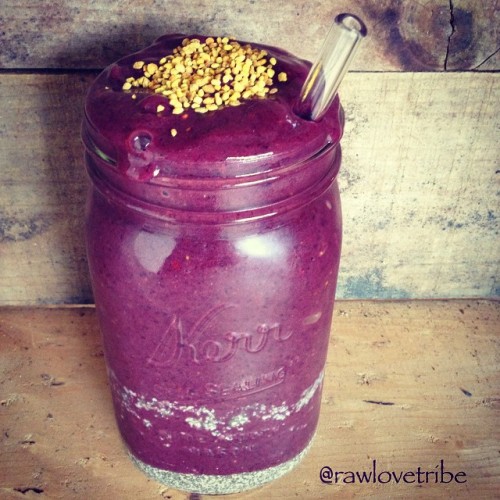 rawlovetribe:Post yoga smoothie•••••••••••••••••••••••••••••••••••••••••••3 frozen bananas2 cups fro