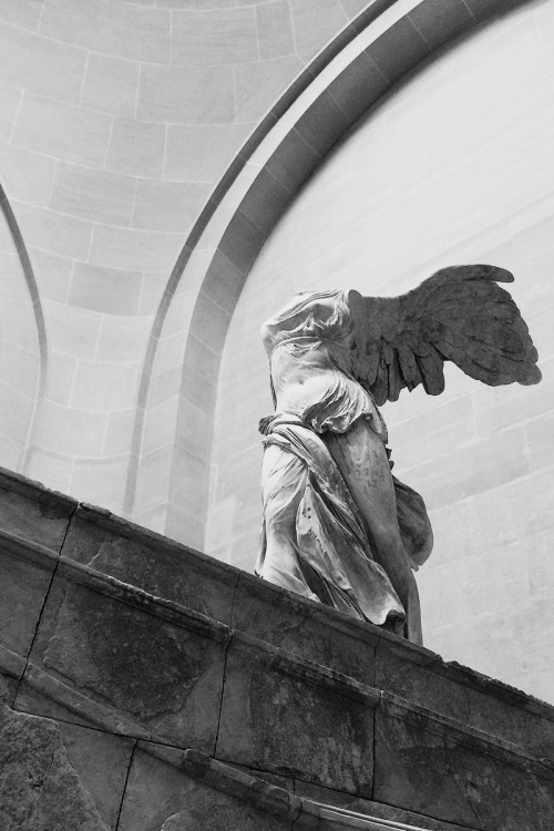 perfectopposite:musée du Louvre, July 2015right image: Winged Victory of Samothrace, 190 BC