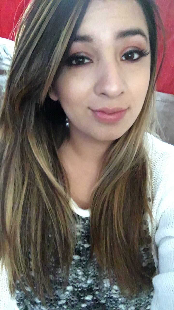 r4nd0m4n0n:  “Please share my wife”  @alpinuelas submitted his beautiful wife,