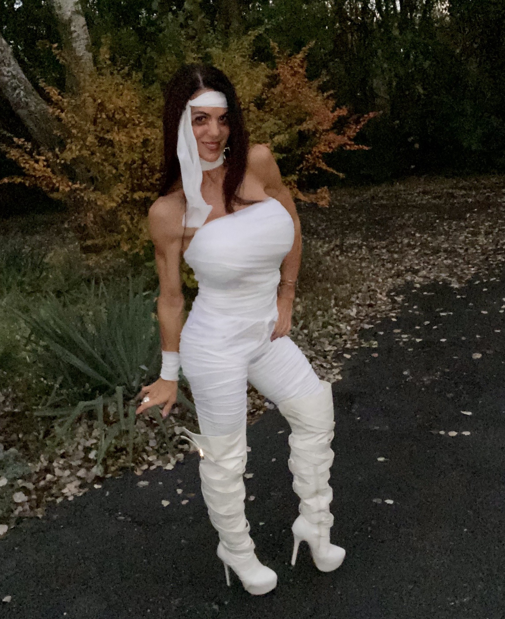 lindasteelehot1:🎃Trick or treat!! Have a safe and fun night!! #teamsteele #shenannigans #trickortreat #mummy #overthekneeboots 