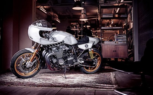 Deus Milano&rsquo;s Yamaha XJR1300 - &ldquo;The Eau Rouge&rdquo;.(via Moto-Mucci: DAILY INSPIRATION: