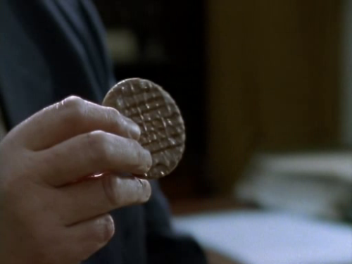 Things I hope will happen in Endeavour s5: Strange getting a biscuit drawer.