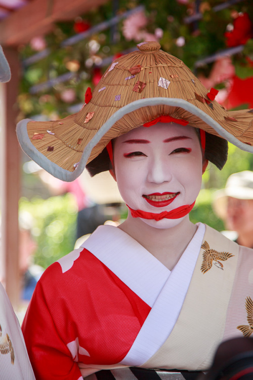 Maiko during Hanagasa junko (straw hat parade), Gion matsuri 2015, by Prado(I love how Prado always 