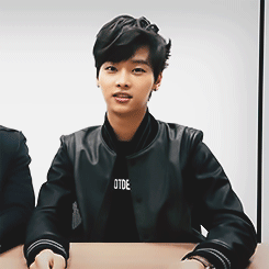 vixx-syndrome: gif spam: Hakyeon with black hair   ٩(๑❛ᴗ❛๑)۶